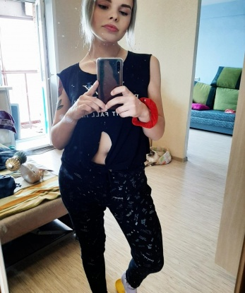 🌟 Опытна и креативна, умею удовлетворить любые твои фантазии. 😏 Живу в самом сердце Москвы, где наши встречи будут проходить в уютной и комфортной обстановке. 😍 Мои услуги включают эротический массаж, страстный секс и многое другое, все зависит от тебя, мой сладкий. 😘 Позволь мне раскрыть тебя полностью и подарить незабываемые мгновения нашей встречи. 💋 У меня множество положительных отзывов, которые убедят тебя в моей профессиональности и нежности. 🌹 Завораживающие фото моего соблазнительного тела подарят тебе предвкушение нашей встречи. 😉 Не медли, мой красавчик, и приходи ко мне насладиться моими изысканными услугами. 💫 Жду тебя! 🌸 11080, 20 лет